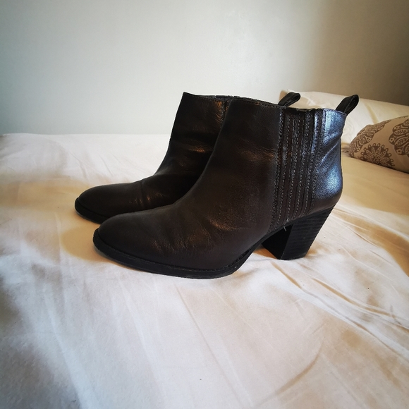 Black ankle boots - Picture 1 of 2